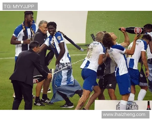 欧联杯波尔图大胜曼城四球狂潮引发全场沸腾精彩集锦回顾