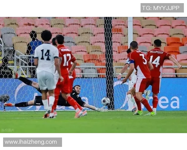 西甲激战：那不勒斯大胜本菲卡争议判罚引发全场热议